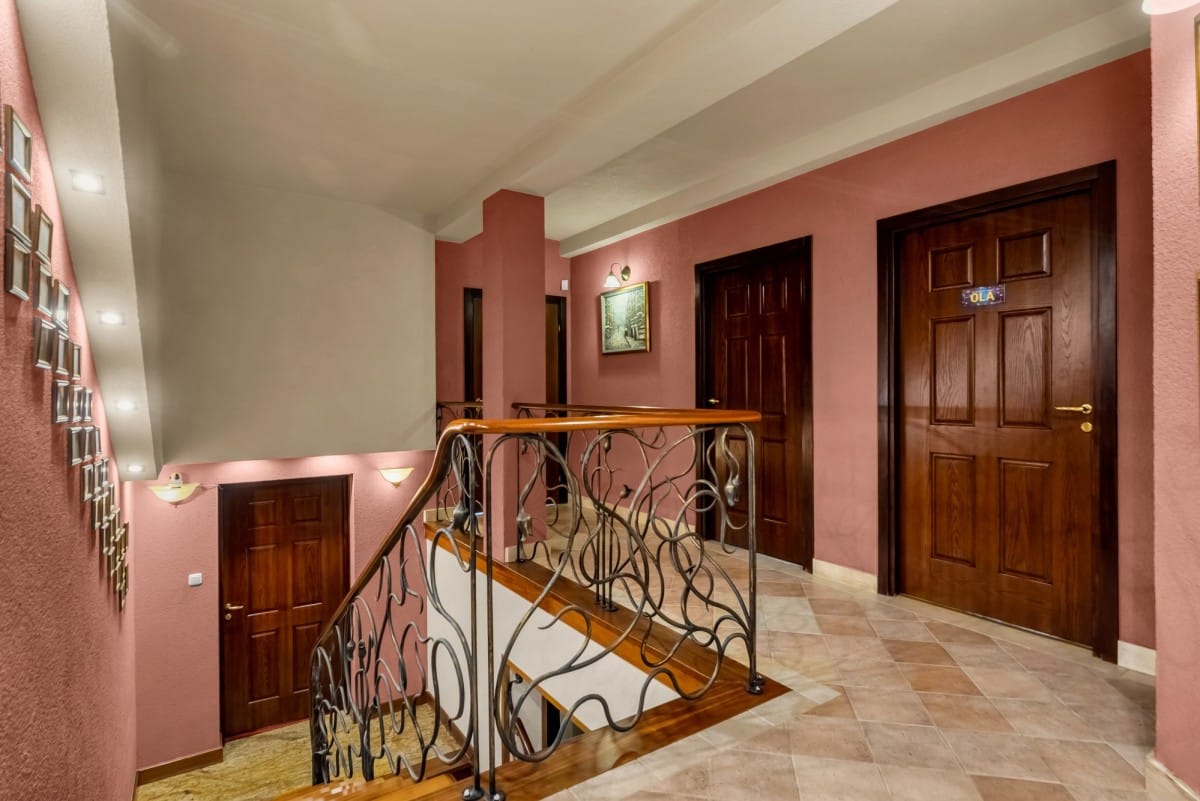 Dom 8 pokojowe na Sprzedaż