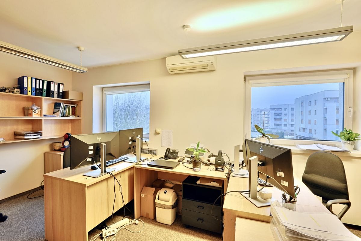 Lokal użytkowy  pokojowe na Sprzedaż