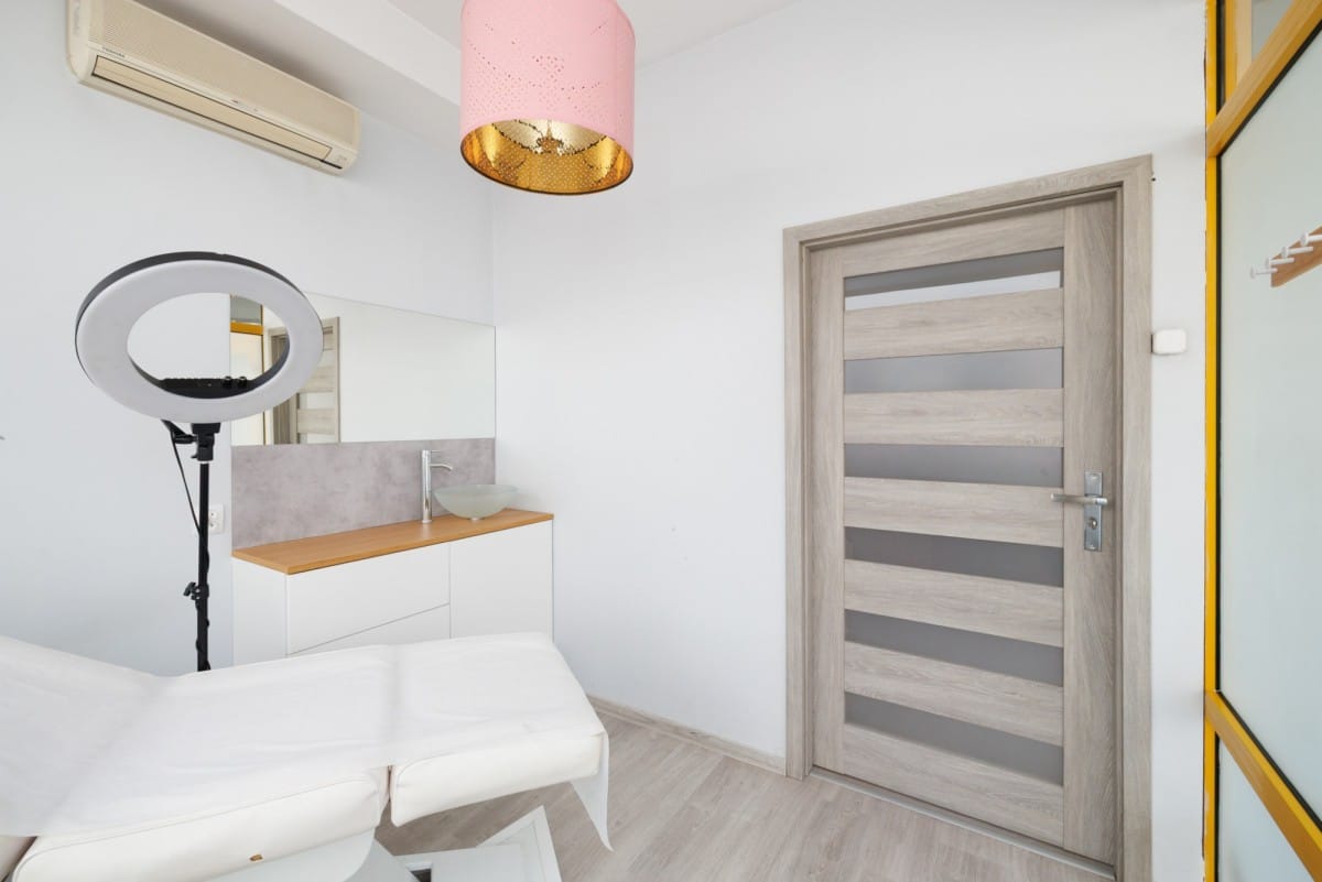 Lokal użytkowy  pokojowe na Sprzedaż