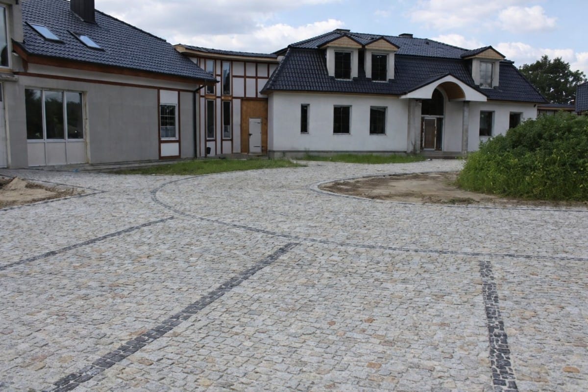 Dom 10 pokojowe na Sprzedaż