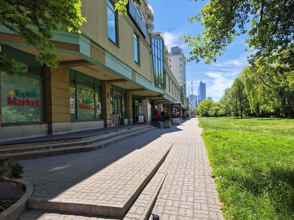 Lokal użytkowy  pokojowe na Sprzedaż