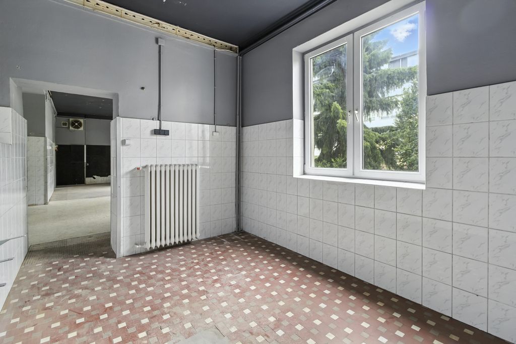 Lokal użytkowy  pokojowe na Sprzedaż