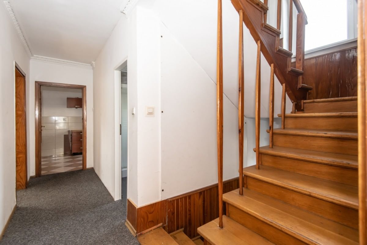 Dom 5 pokojowe na Sprzedaż