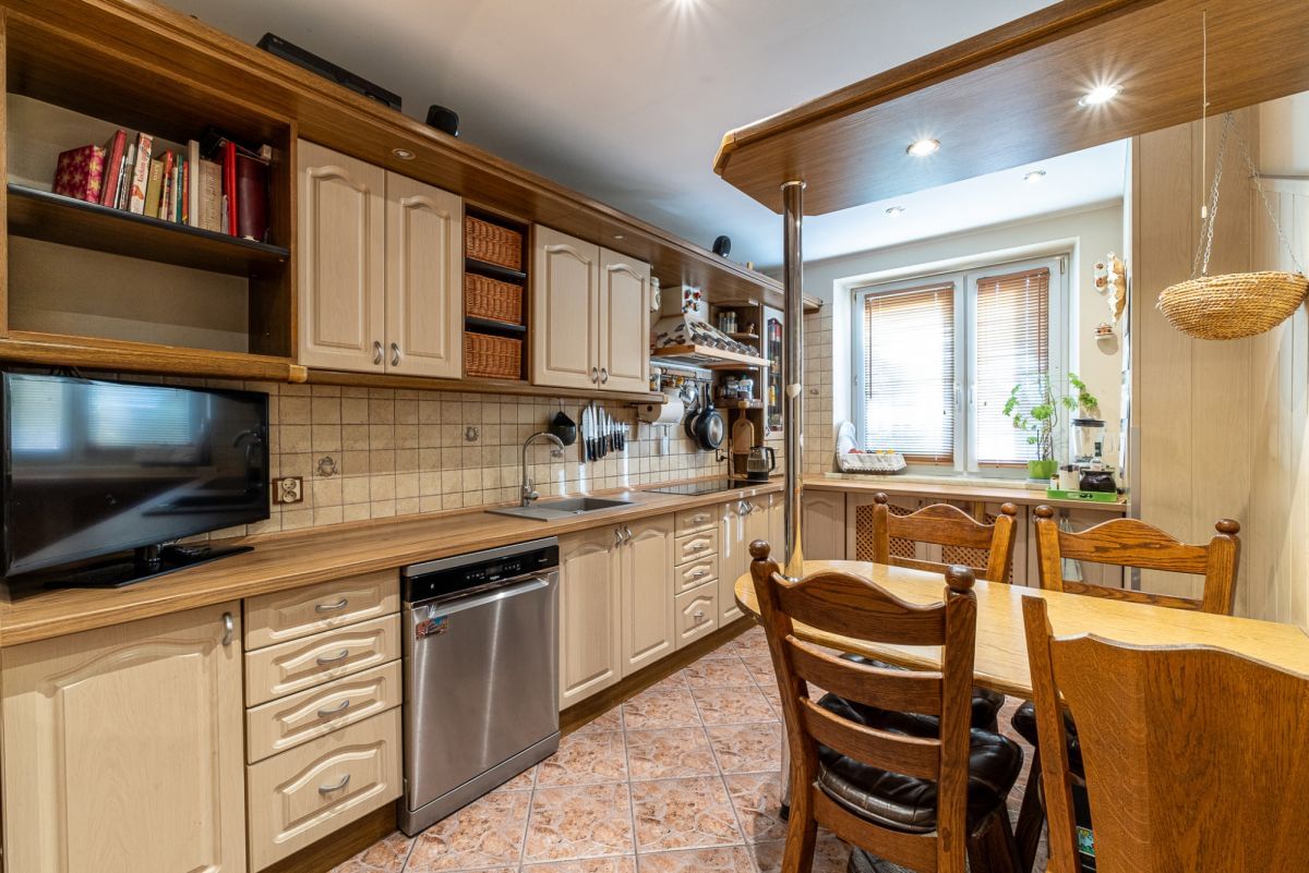 Dom 6 pokojowe na Sprzedaż