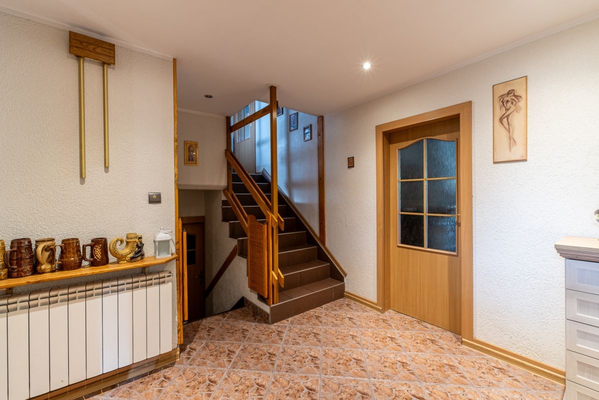 Dom 6 pokojowe na Sprzedaż