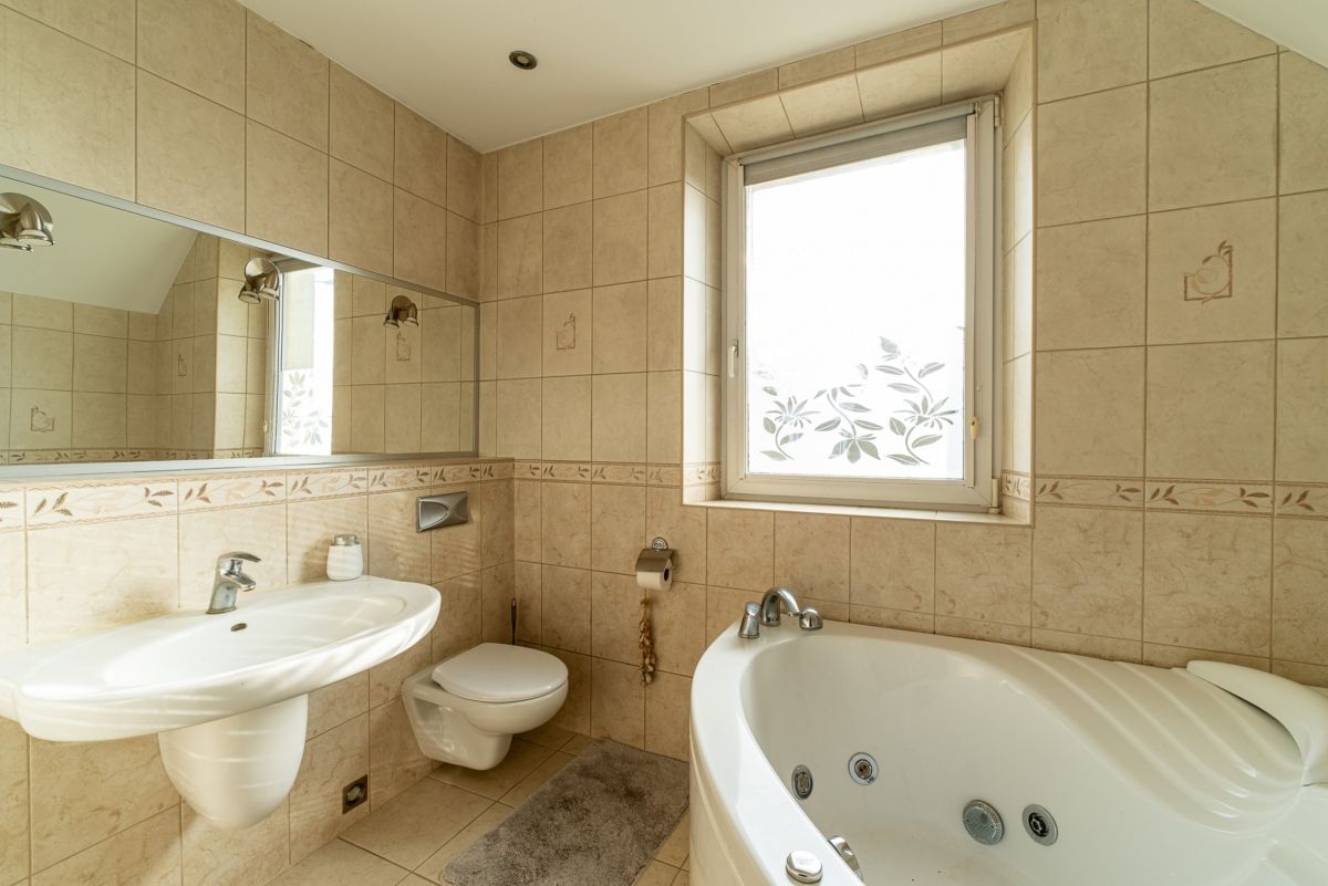 Dom 6 pokojowe na Sprzedaż