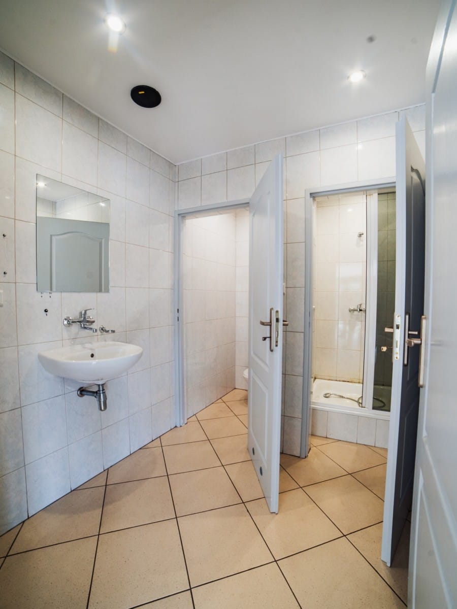 Lokal użytkowy  pokojowe na Sprzedaż