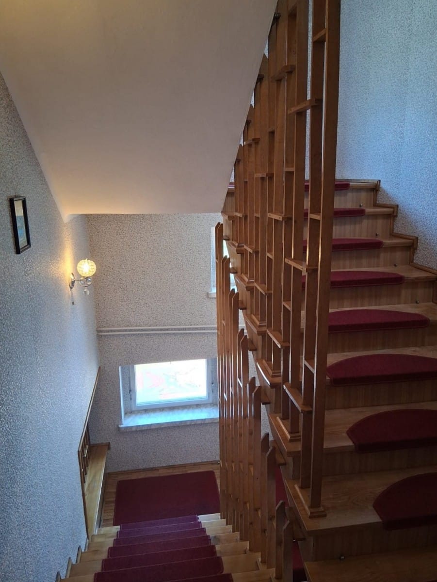 Dom 8 pokojowe na Sprzedaż