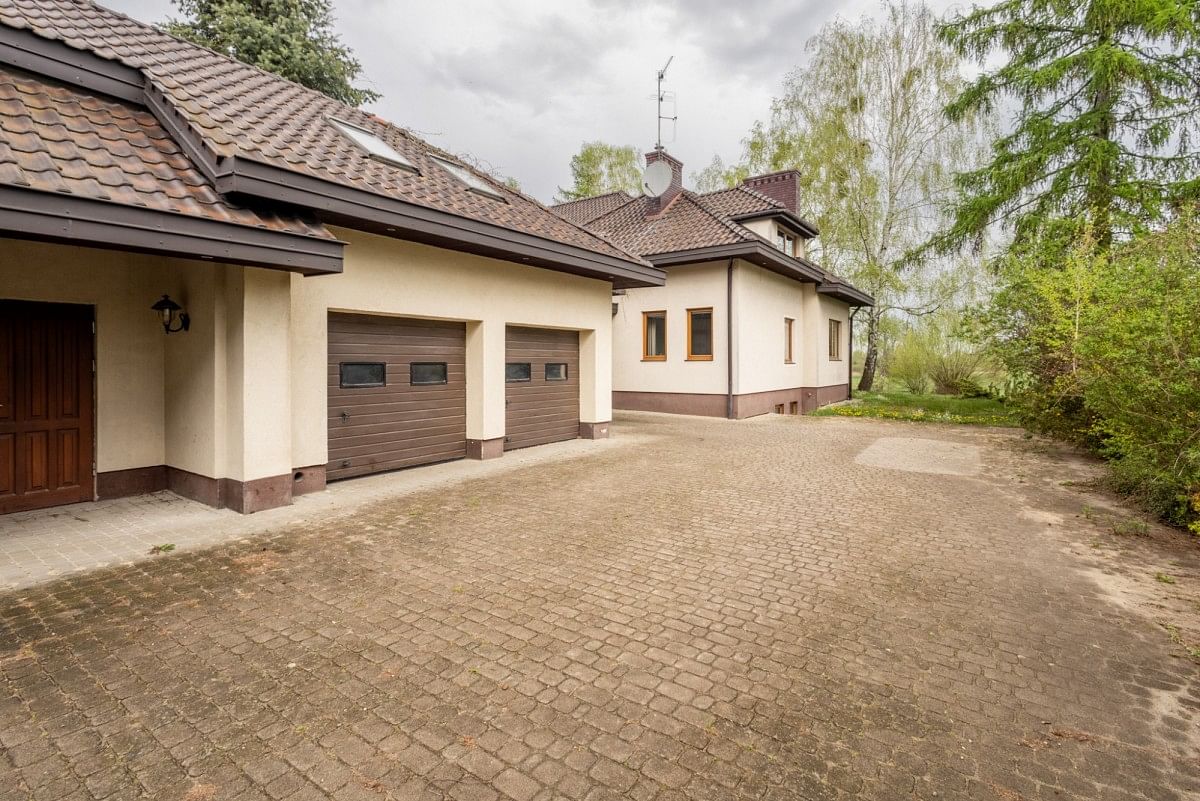 Dom 8 pokojowe na Sprzedaż