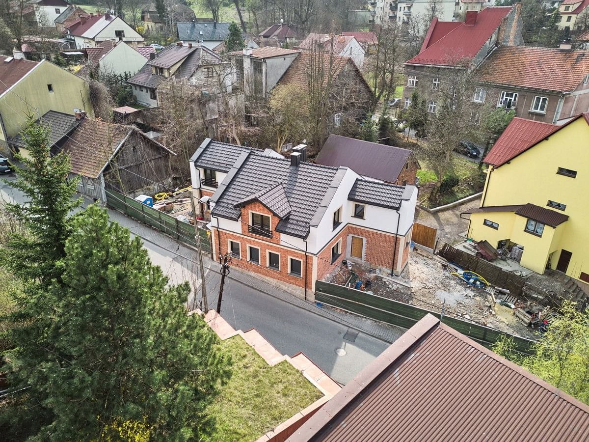 Dom 11 pokojowe na Sprzedaż