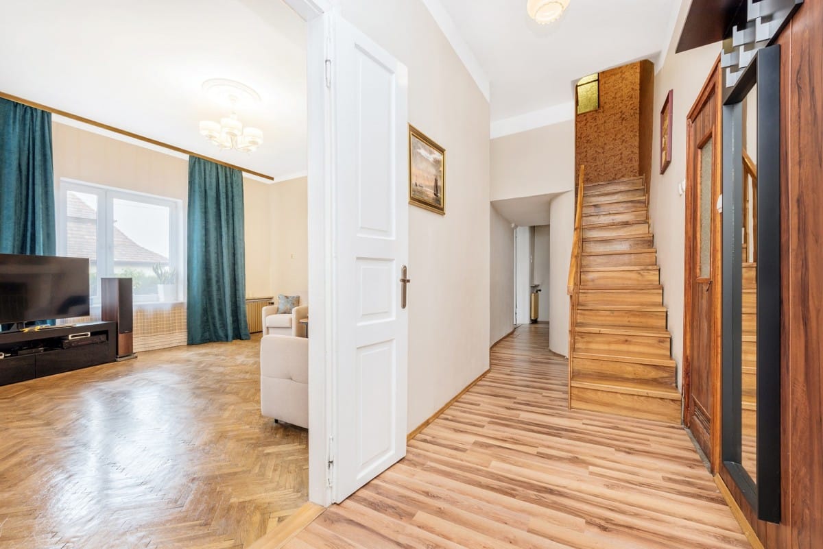 Dom 6 pokojowe na Sprzedaż