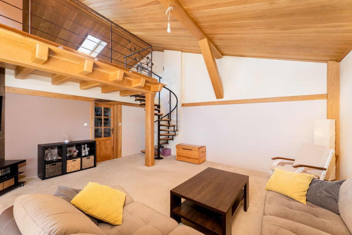 Dom 8 pokojowe na Sprzedaż