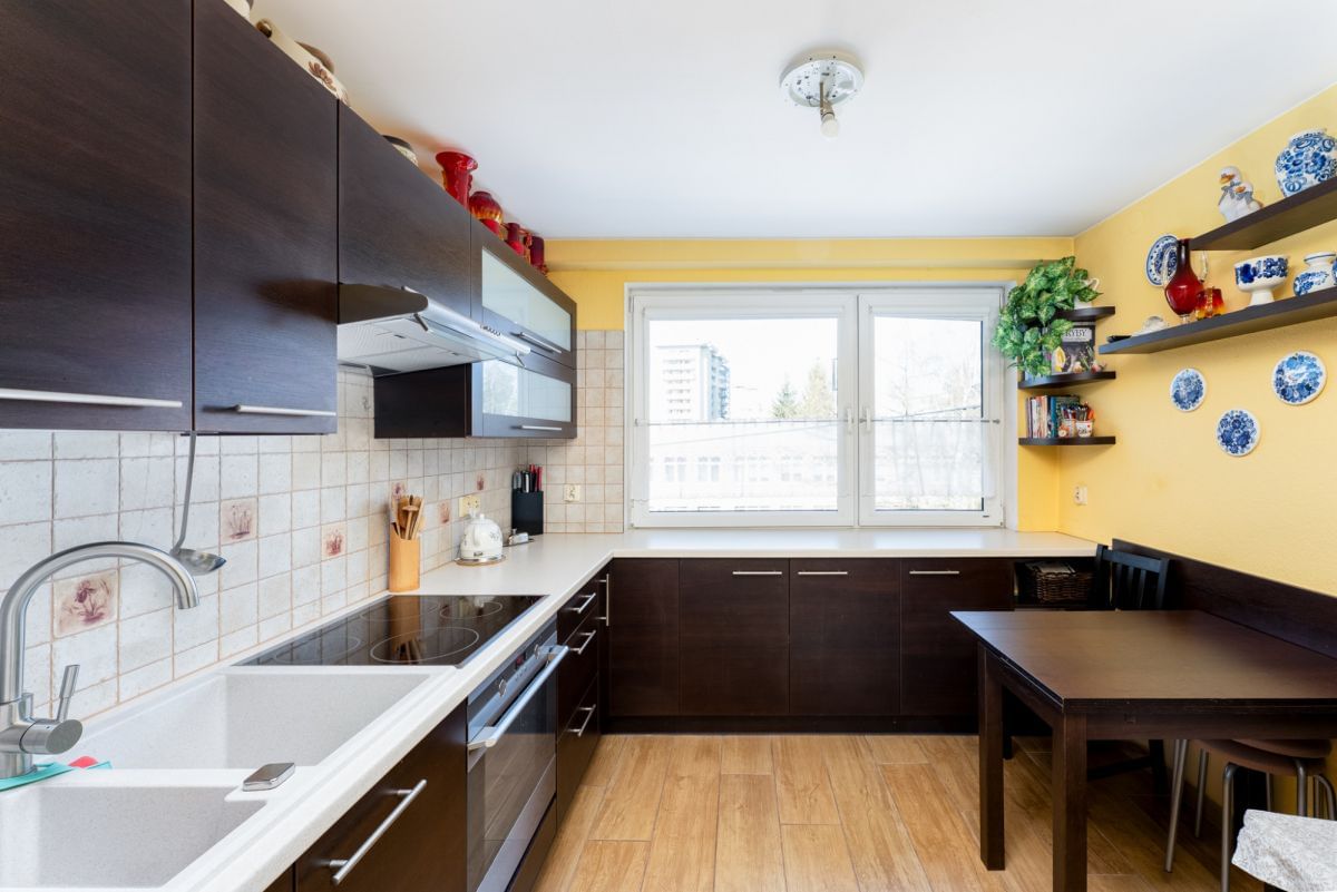 Dom 8 pokojowe na Sprzedaż