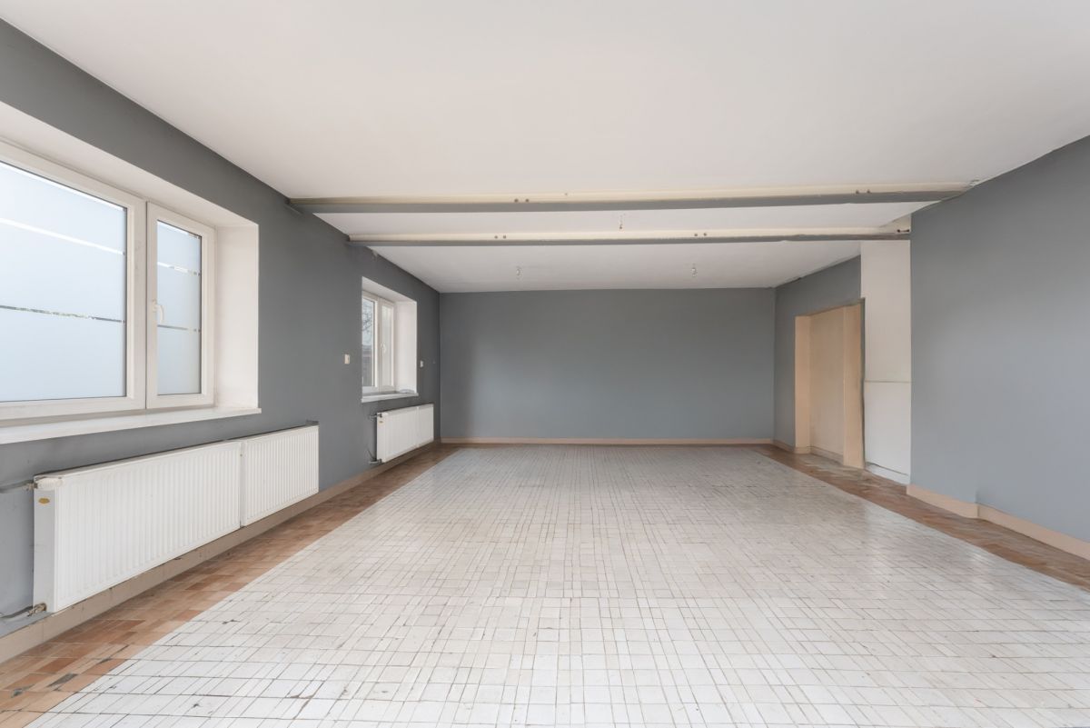 Dom 8 pokojowe na Sprzedaż