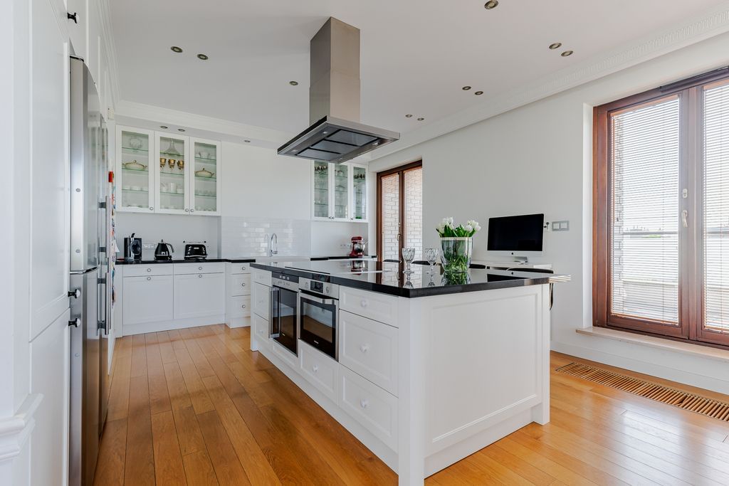 Mieszkanie 5 pokojowe na Sprzedaż