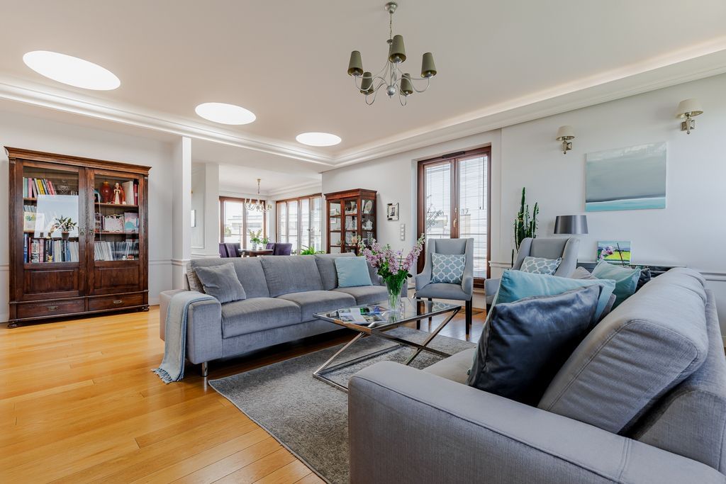 Mieszkanie 5 pokojowe na Sprzedaż