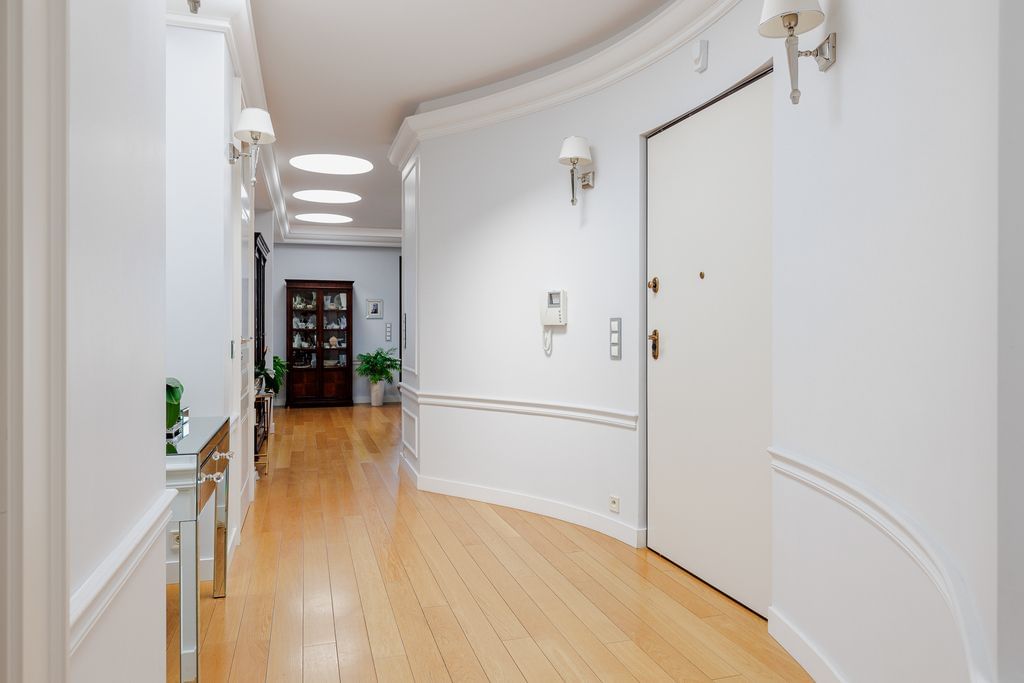 Mieszkanie 5 pokojowe na Sprzedaż