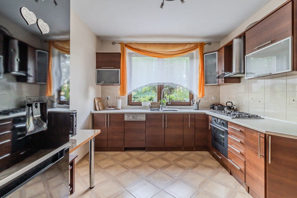 Dom 7 pokojowe na Sprzedaż