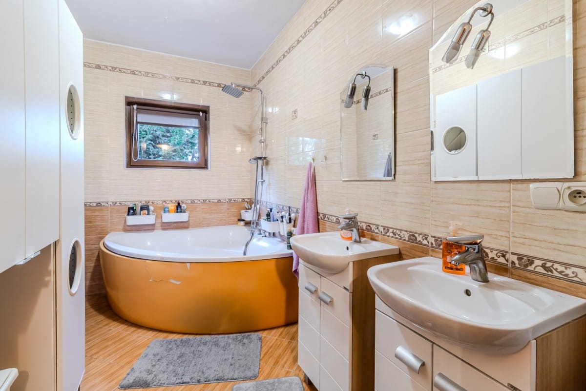 Dom 7 pokojowe na Sprzedaż