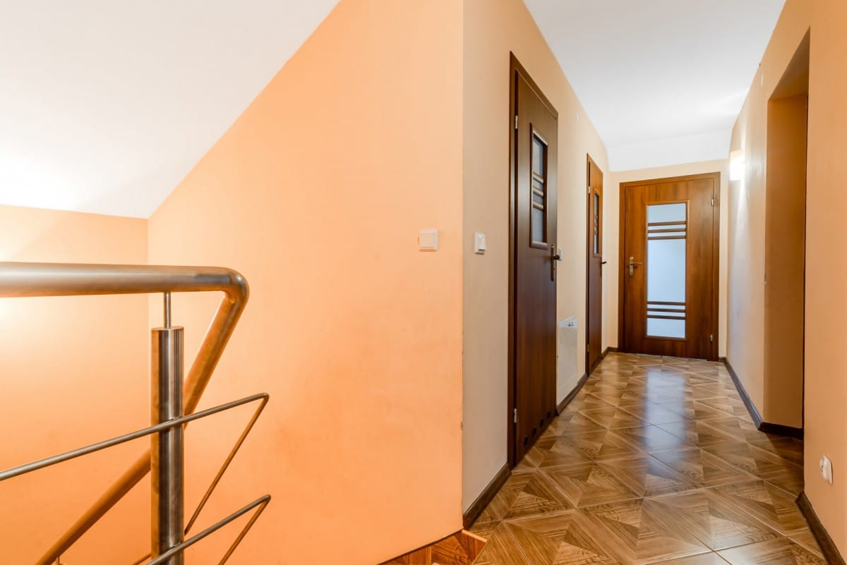 Dom 7 pokojowe na Sprzedaż