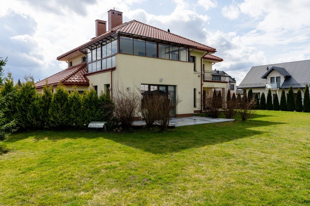 Dom 8 pokojowe na Sprzedaż