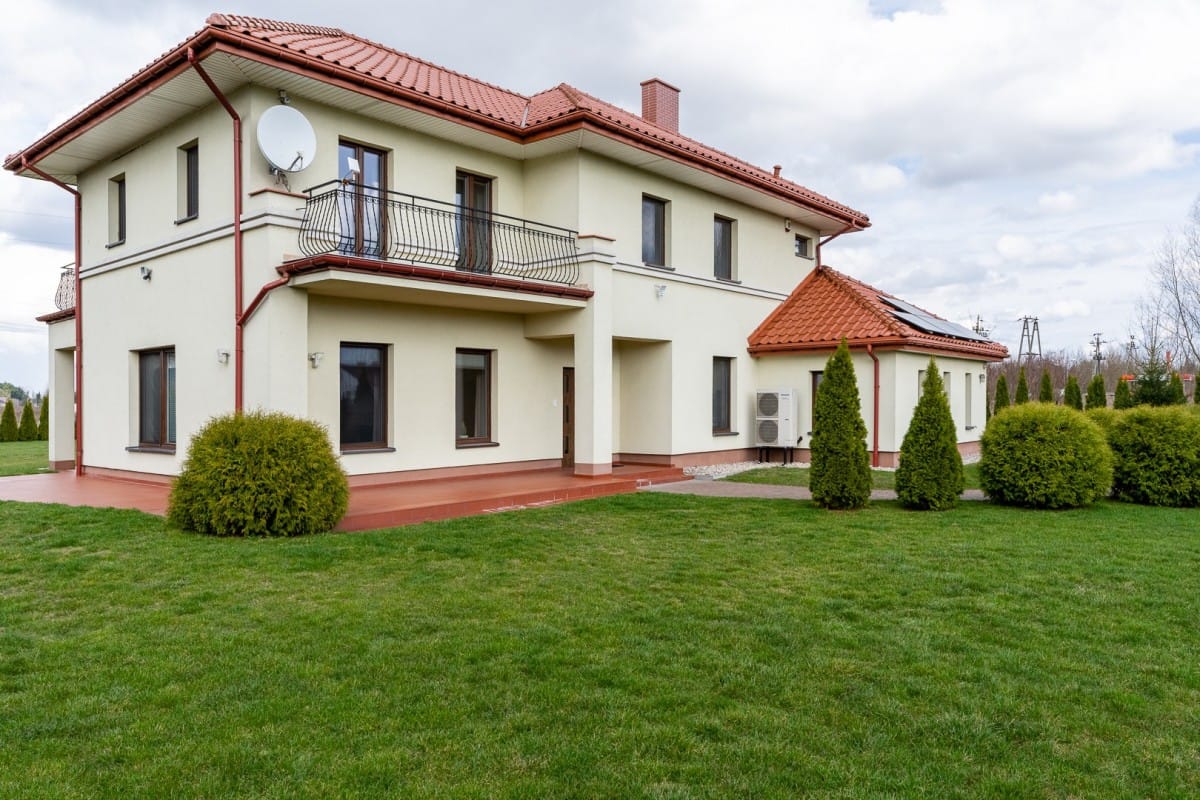 Dom 8 pokojowe na Sprzedaż