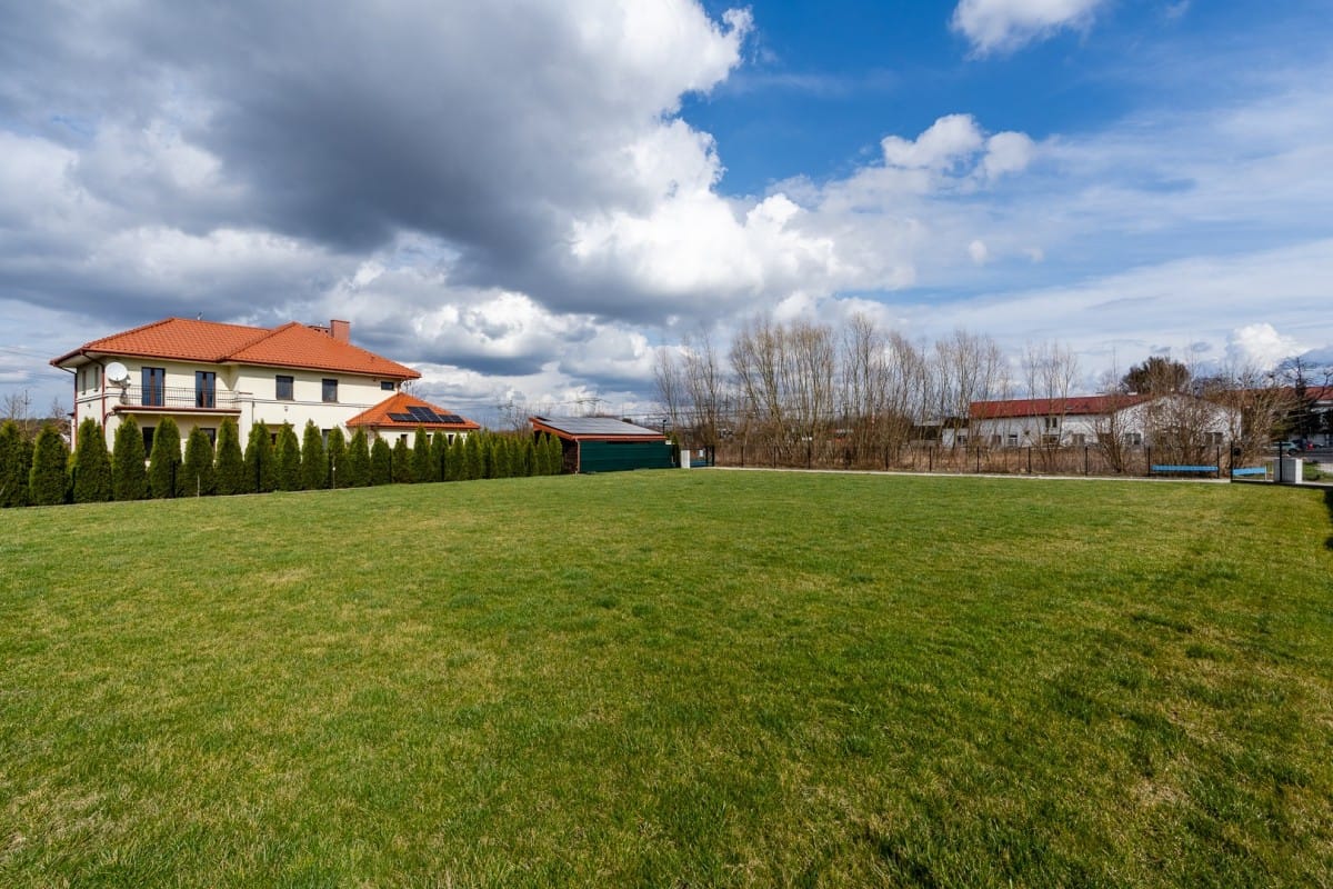 Dom 8 pokojowe na Sprzedaż