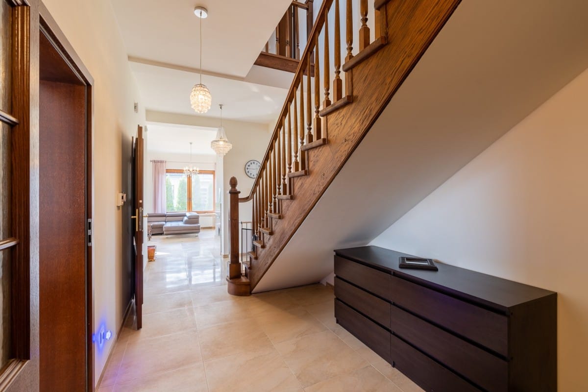 Dom 8 pokojowe na Sprzedaż