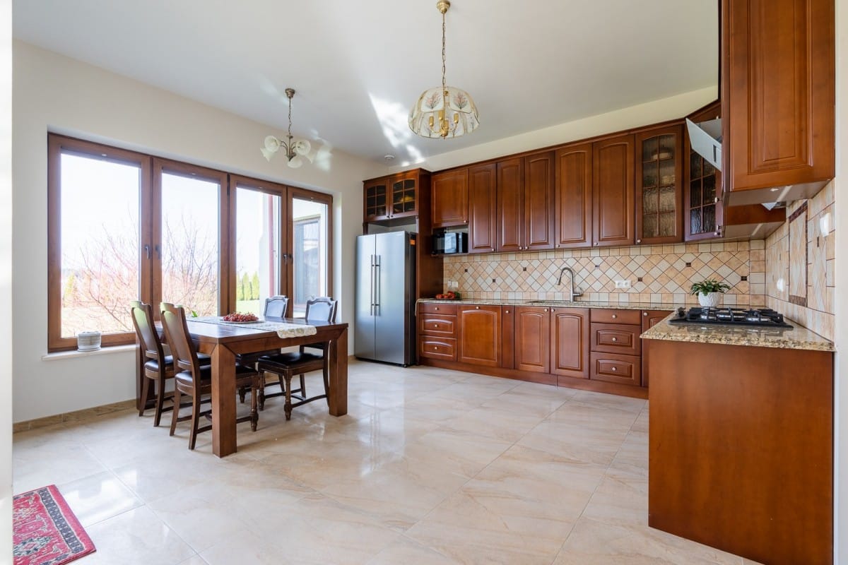 Dom 8 pokojowe na Sprzedaż