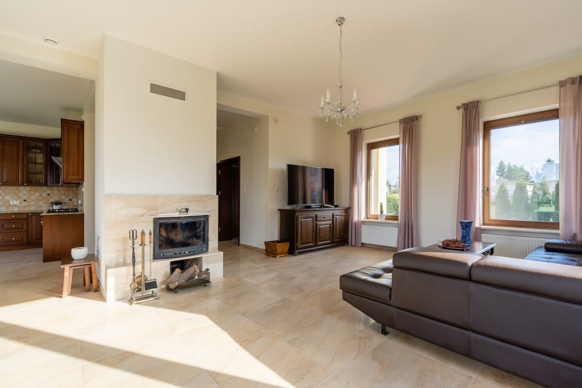 Dom 8 pokojowe na Sprzedaż