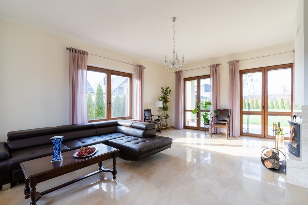 Dom 8 pokojowe na Sprzedaż