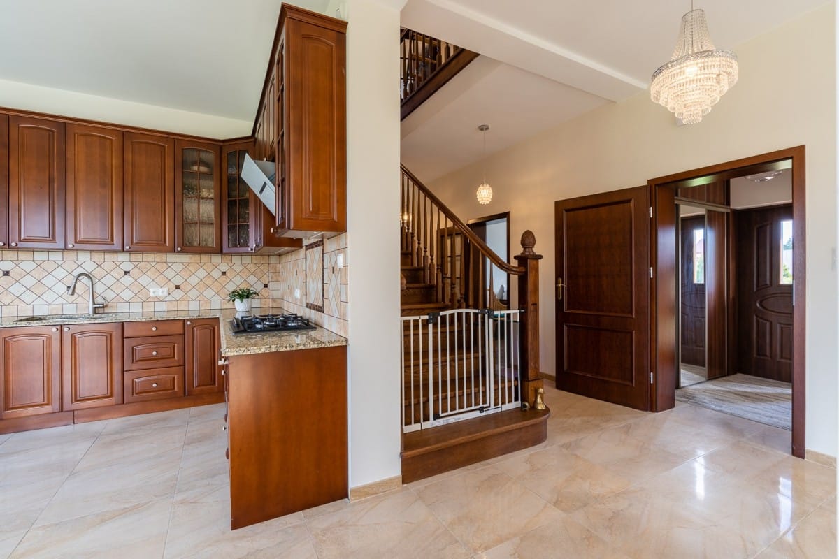 Dom 8 pokojowe na Sprzedaż