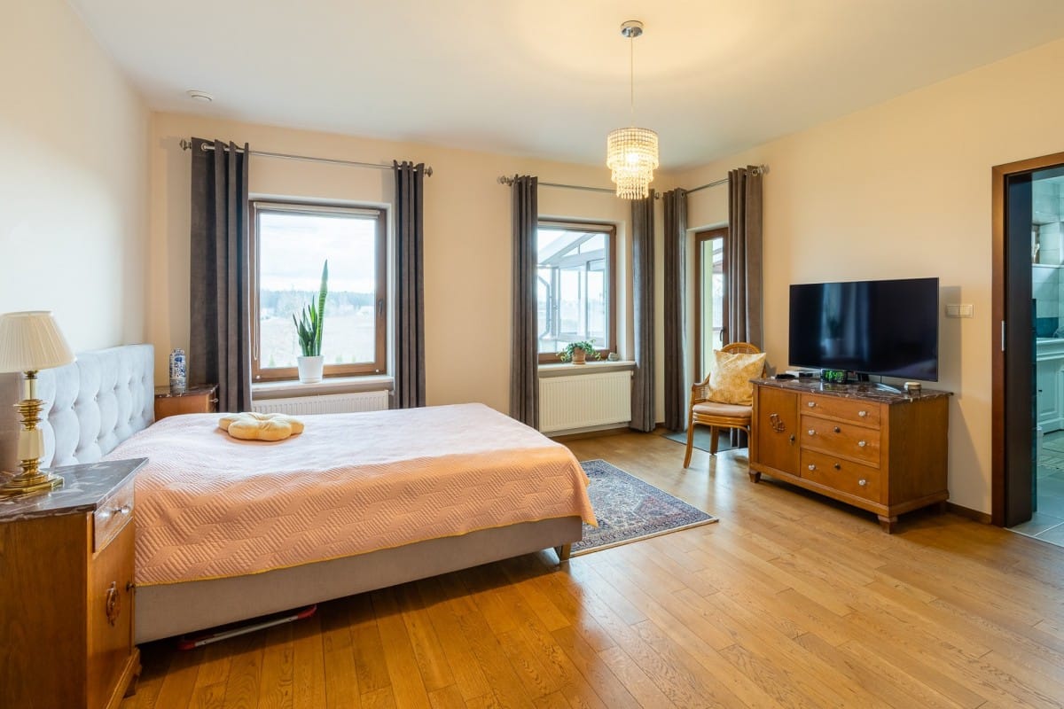 Dom 8 pokojowe na Sprzedaż