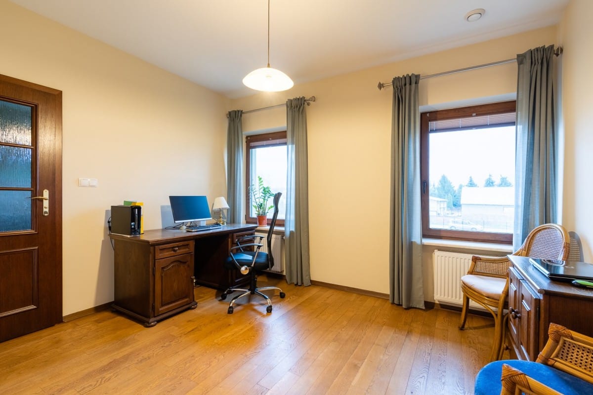 Dom 8 pokojowe na Sprzedaż