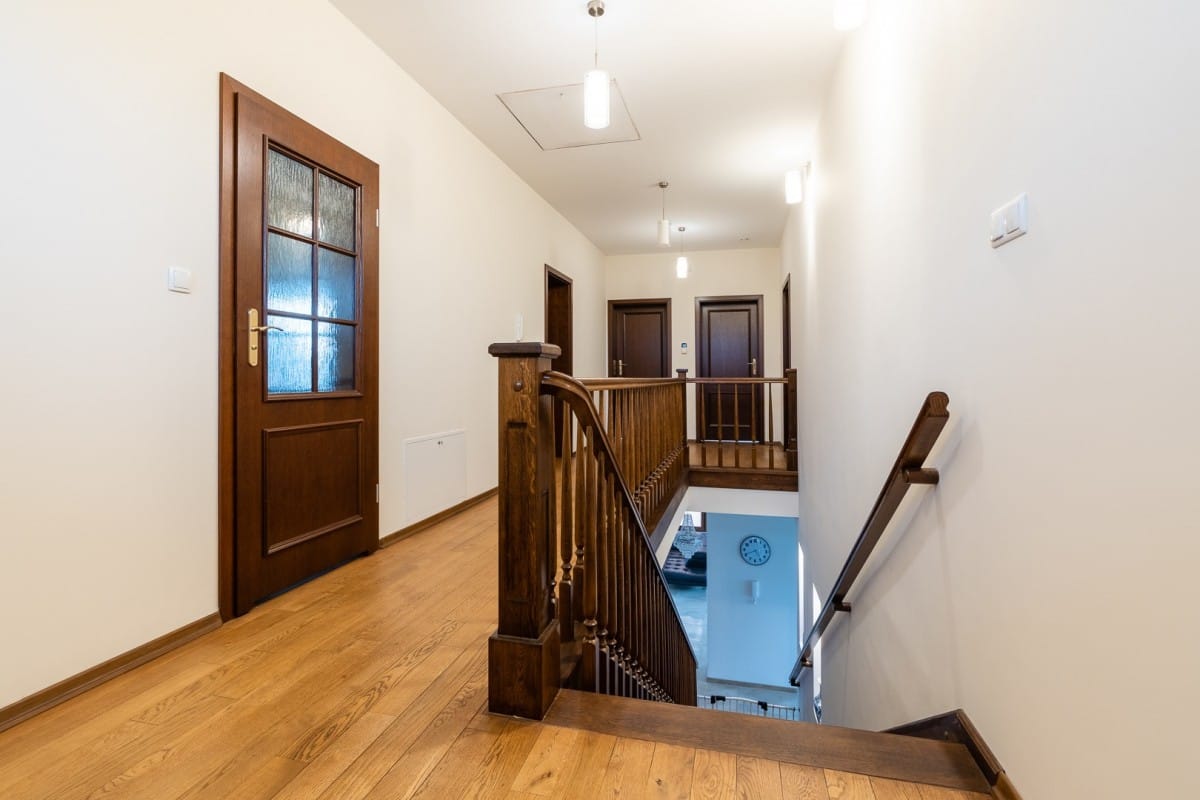 Dom 8 pokojowe na Sprzedaż