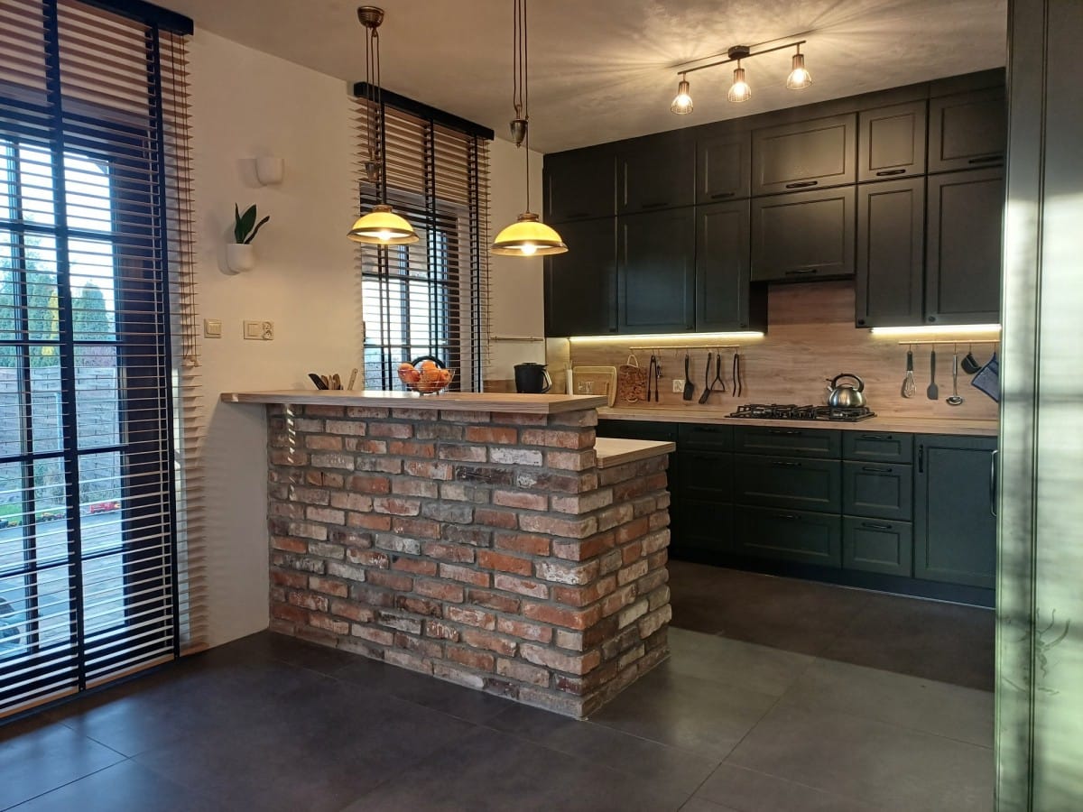 Dom 6 pokojowe na Sprzedaż