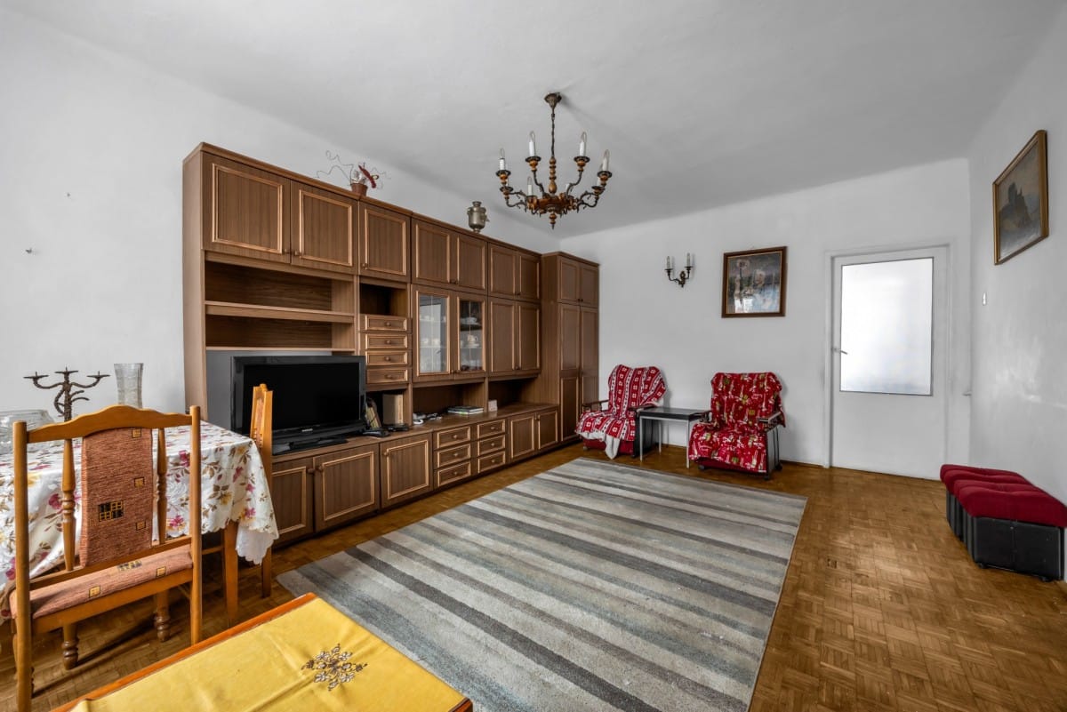 Dom 8 pokojowe na Sprzedaż