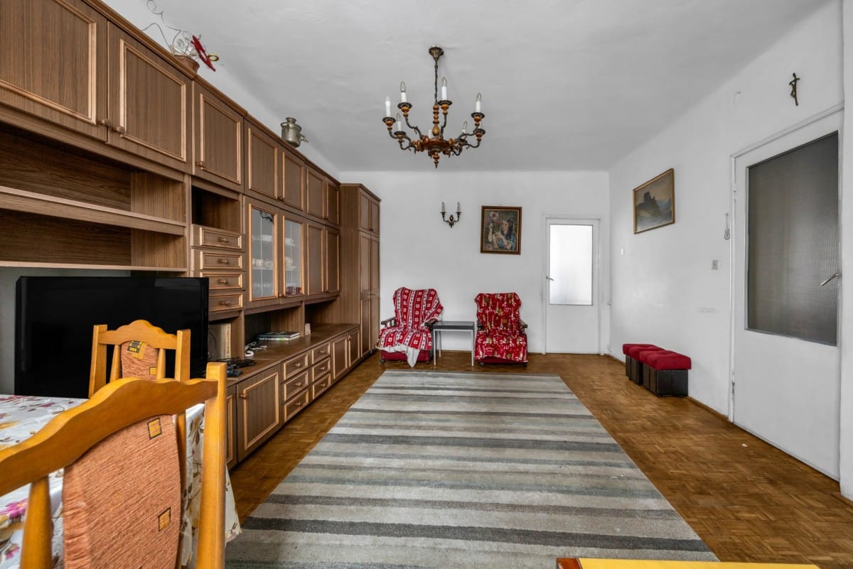 Dom 8 pokojowe na Sprzedaż