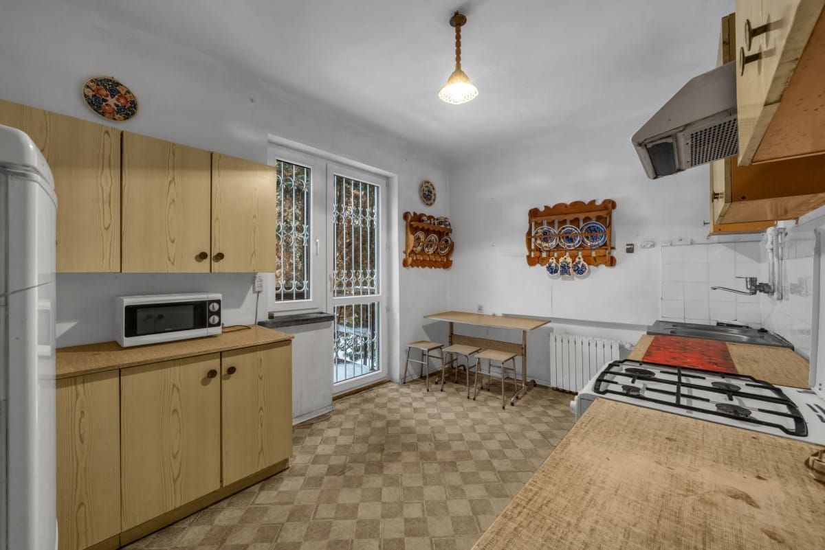 Dom 8 pokojowe na Sprzedaż