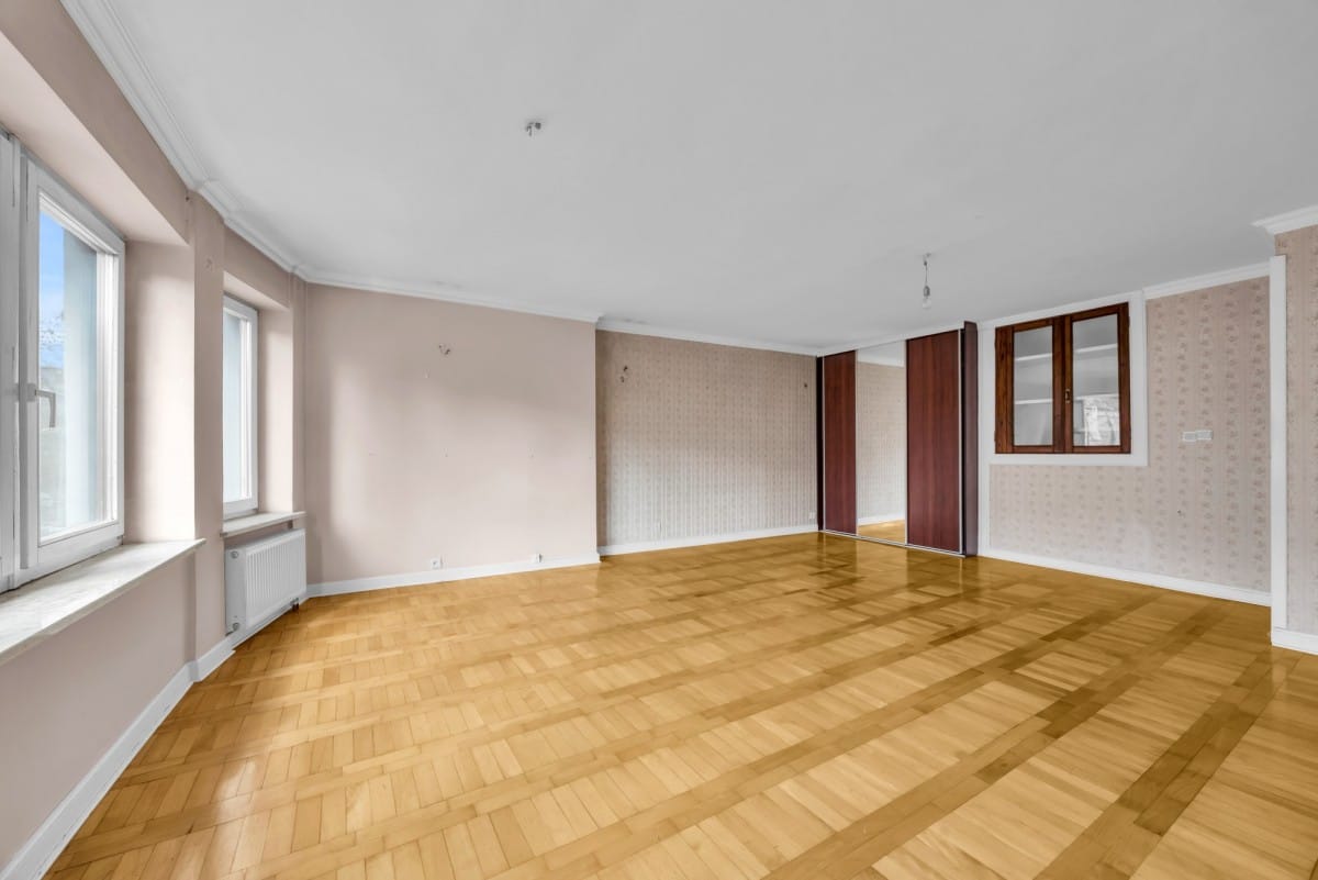 Dom 6 pokojowe na Sprzedaż