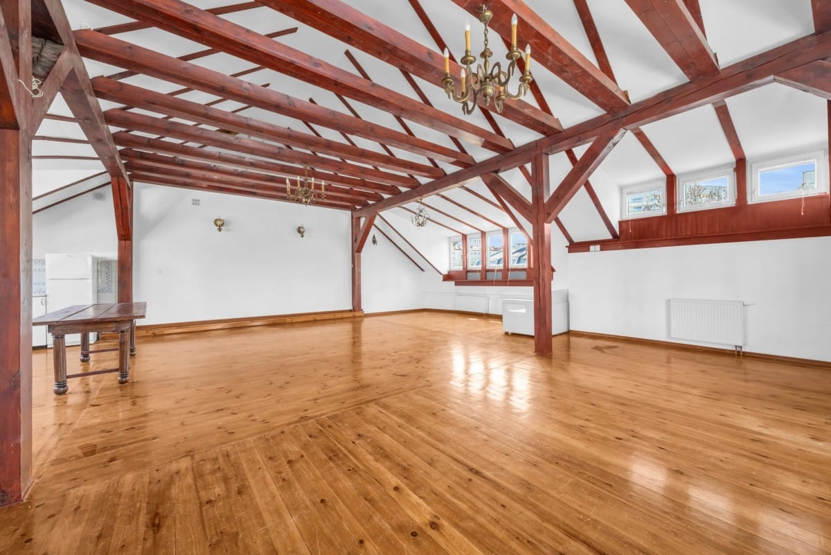 Dom 6 pokojowe na Sprzedaż