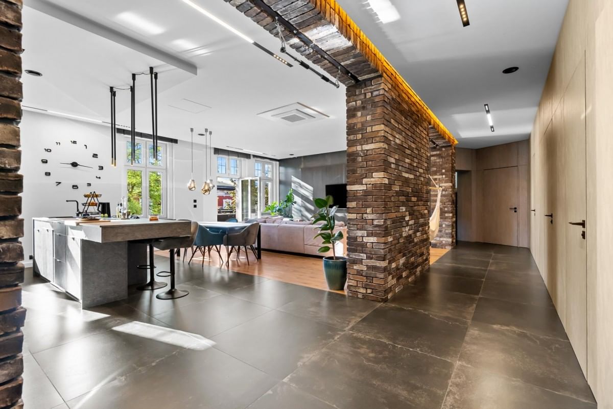 Mieszkanie 5 pokojowe na Sprzedaż