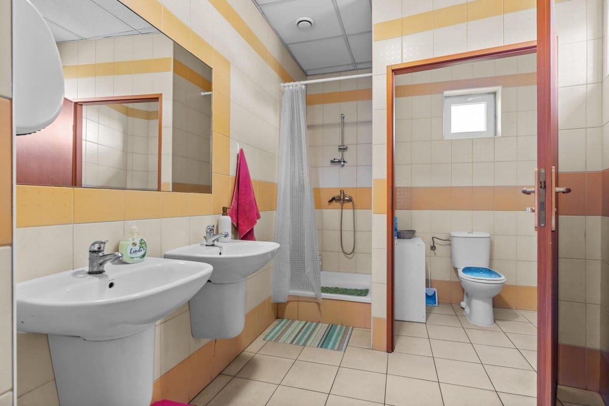 Lokal użytkowy  pokojowe na Sprzedaż