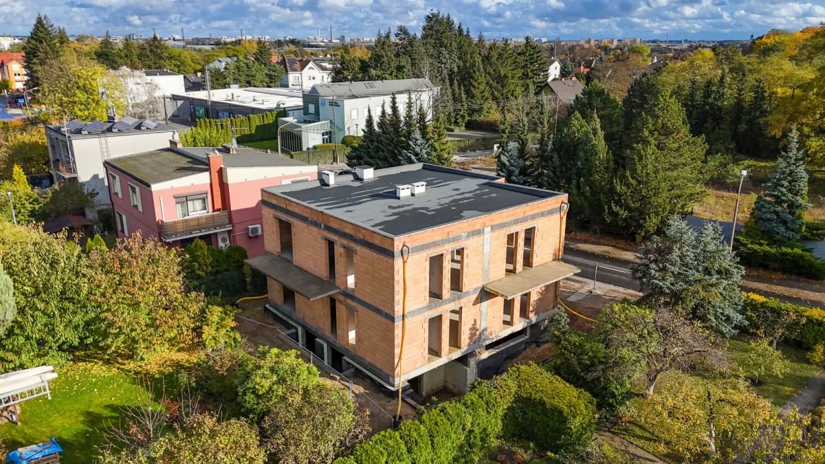 Dom 10 pokojowe na Sprzedaż