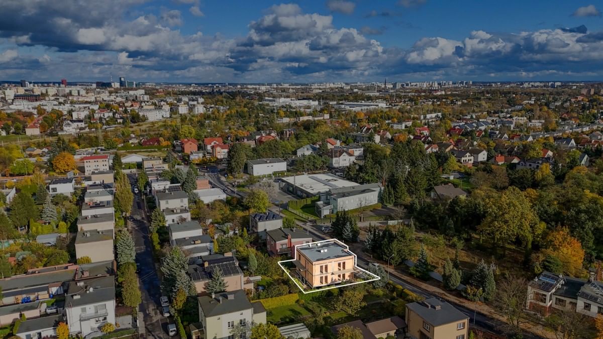 Dom 10 pokojowe na Sprzedaż