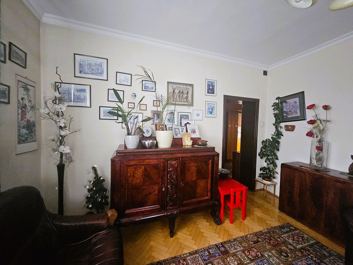 Dom 8 pokojowe na Sprzedaż