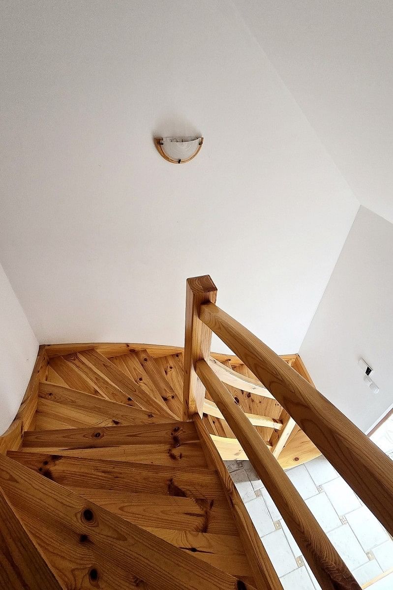 Dom 10 pokojowe na Sprzedaż