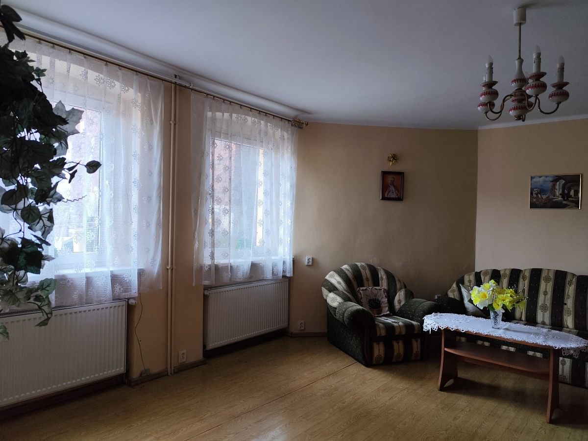 Dom 8 pokojowe na Sprzedaż