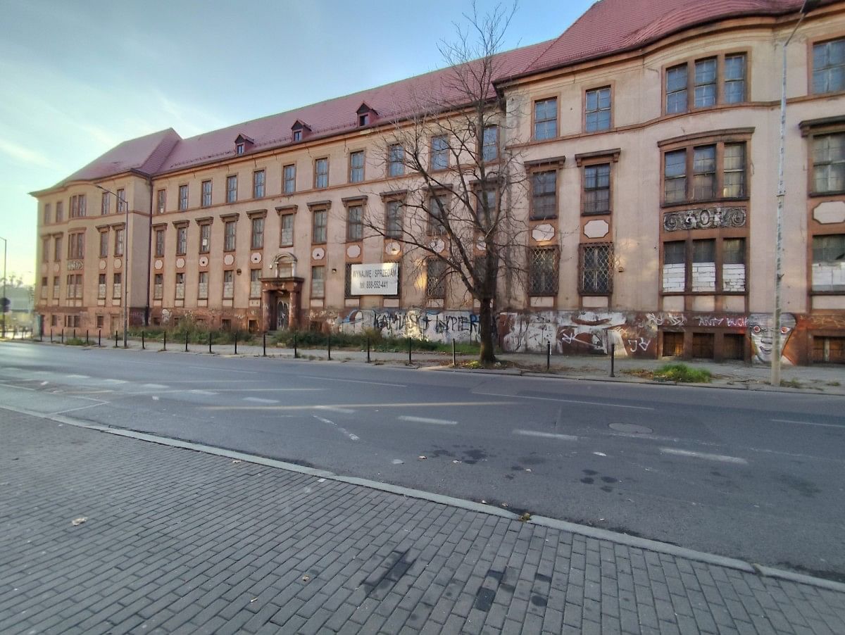 Lokal użytkowy  pokojowe na Sprzedaż