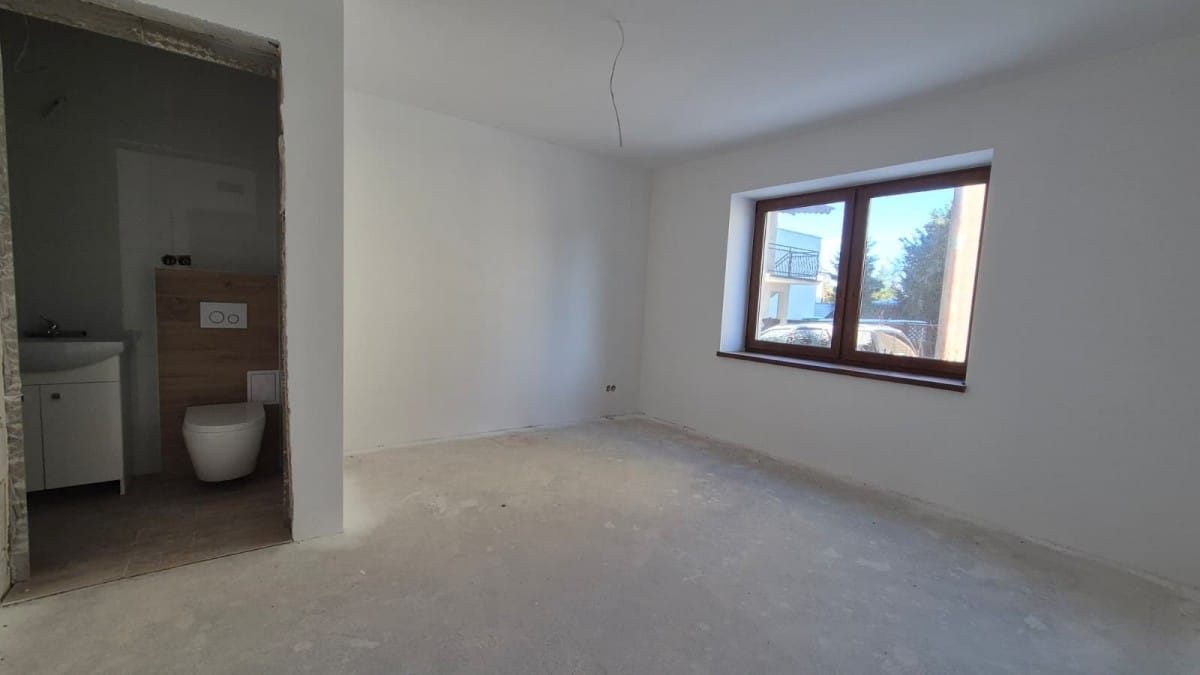 Dom 14 pokojowe na Sprzedaż